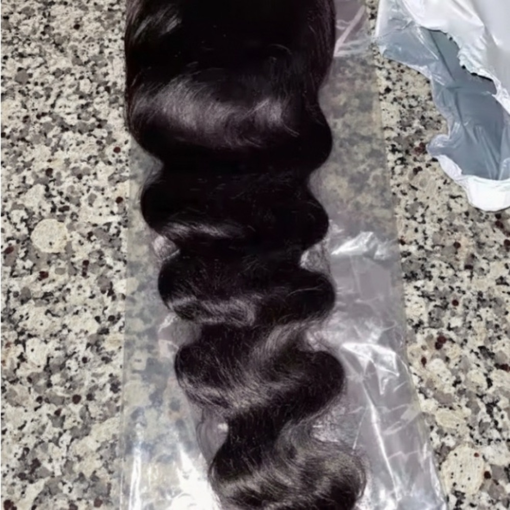 Luxurious Black Wavy Hair Extension